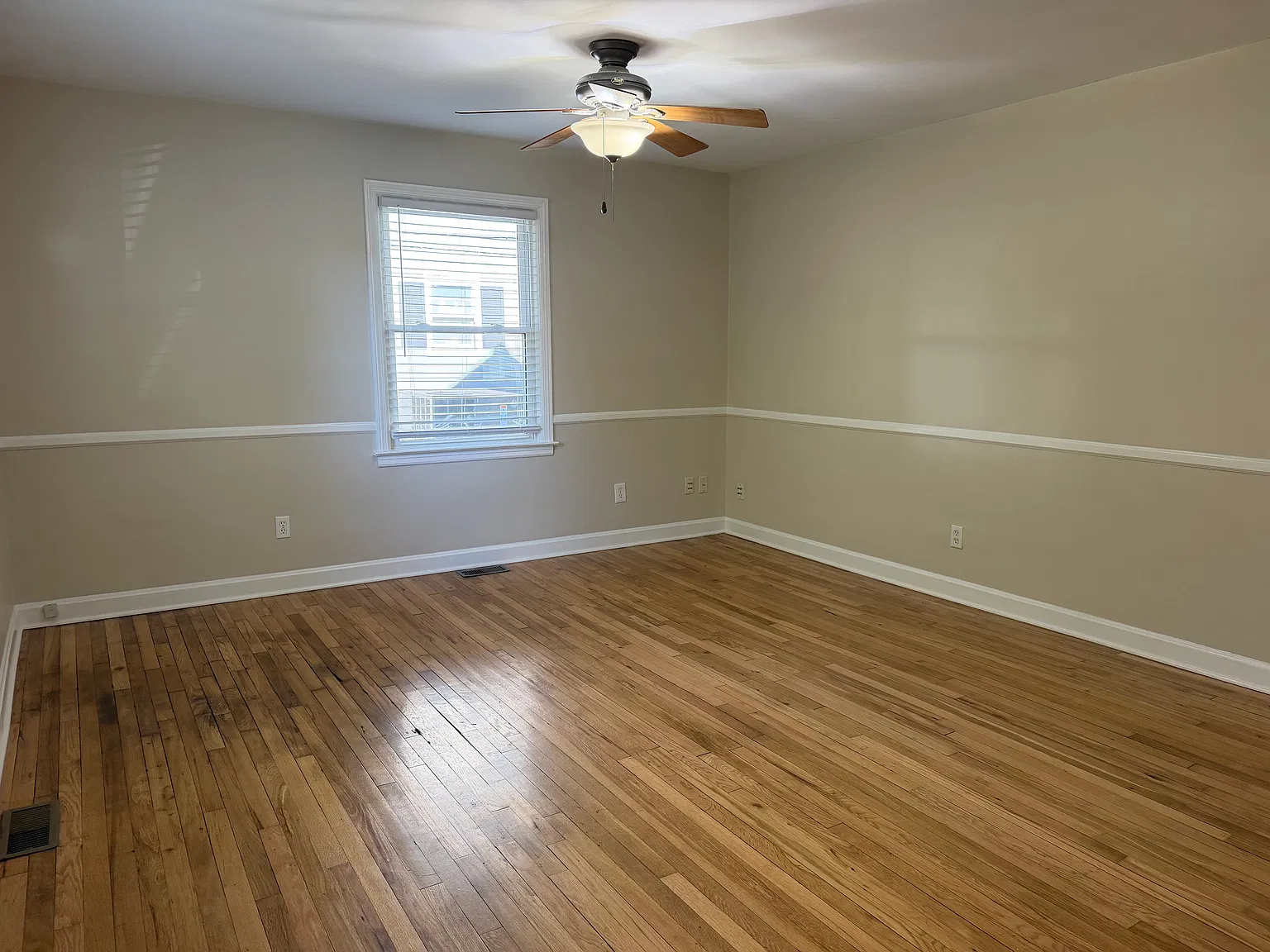4 bed, 1254 sqft, $2,200 — Photo 2