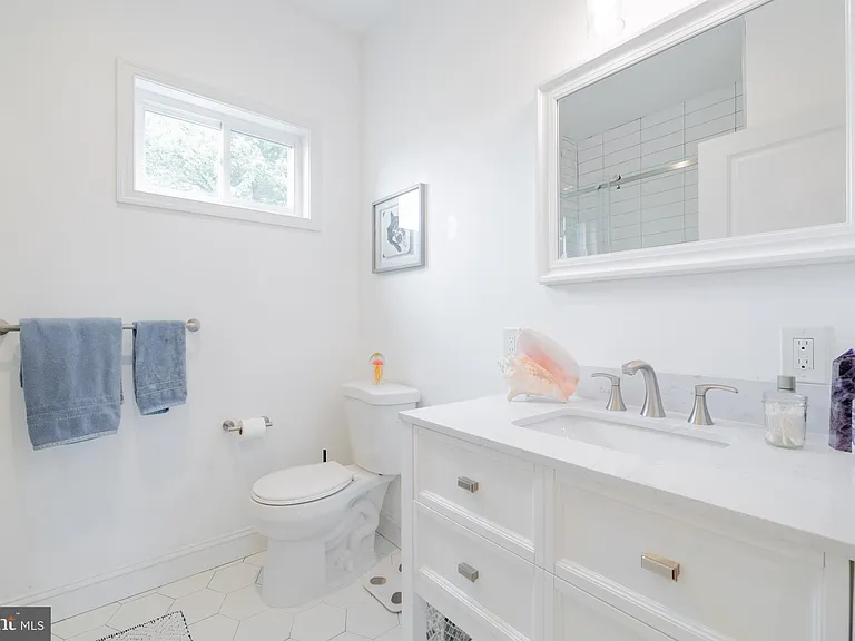 2317 E Letterly St — Photo 17