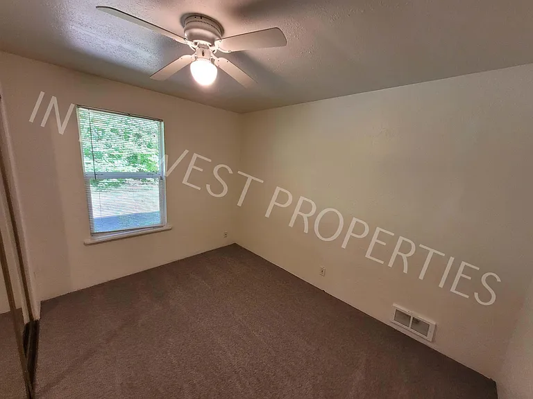 16045 Swan Ave — Photo 5