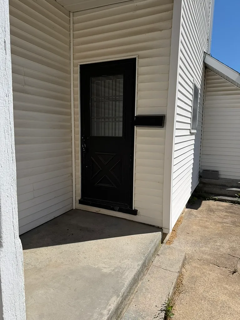 3 bed, 1150 sqft, $1,550 — Photo 1