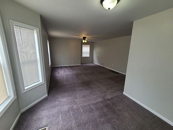 3rd image of 3238 N Winthrop Ave