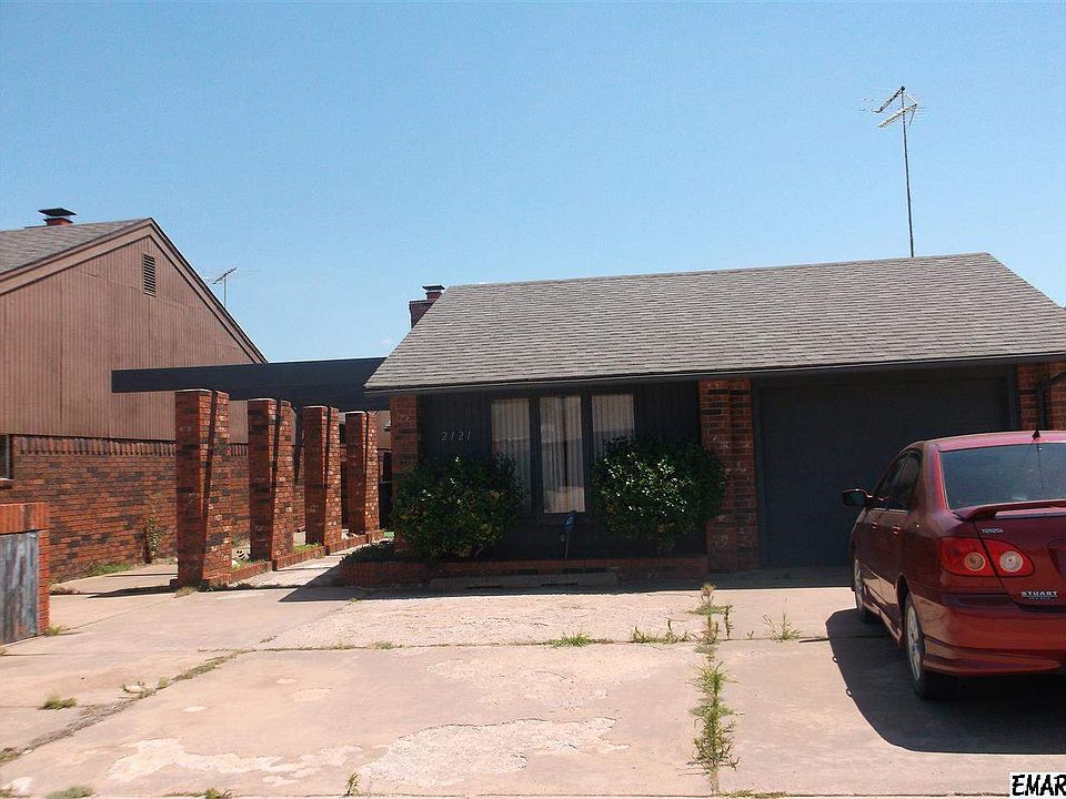 1st image of 2121 Camelot Dr