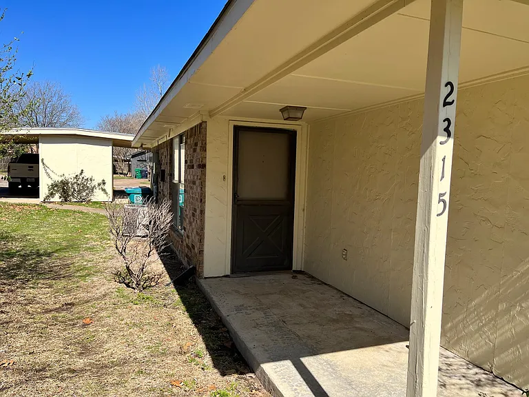2315 Vanderbilt Ct — Photo 2