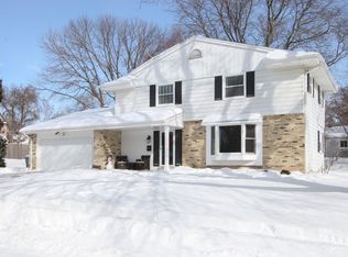 W56N818 Meadow Ln, Cedarburg, WI 53012