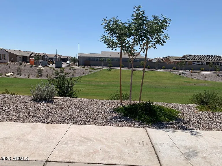 2340 W Sunland Ave — Photo 19