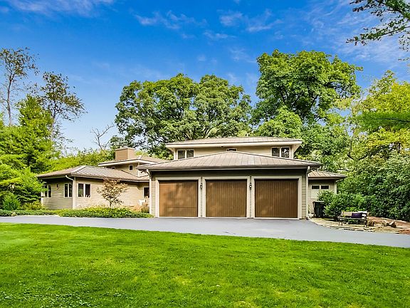 2nd image of 16598 W Cherrywood Ln