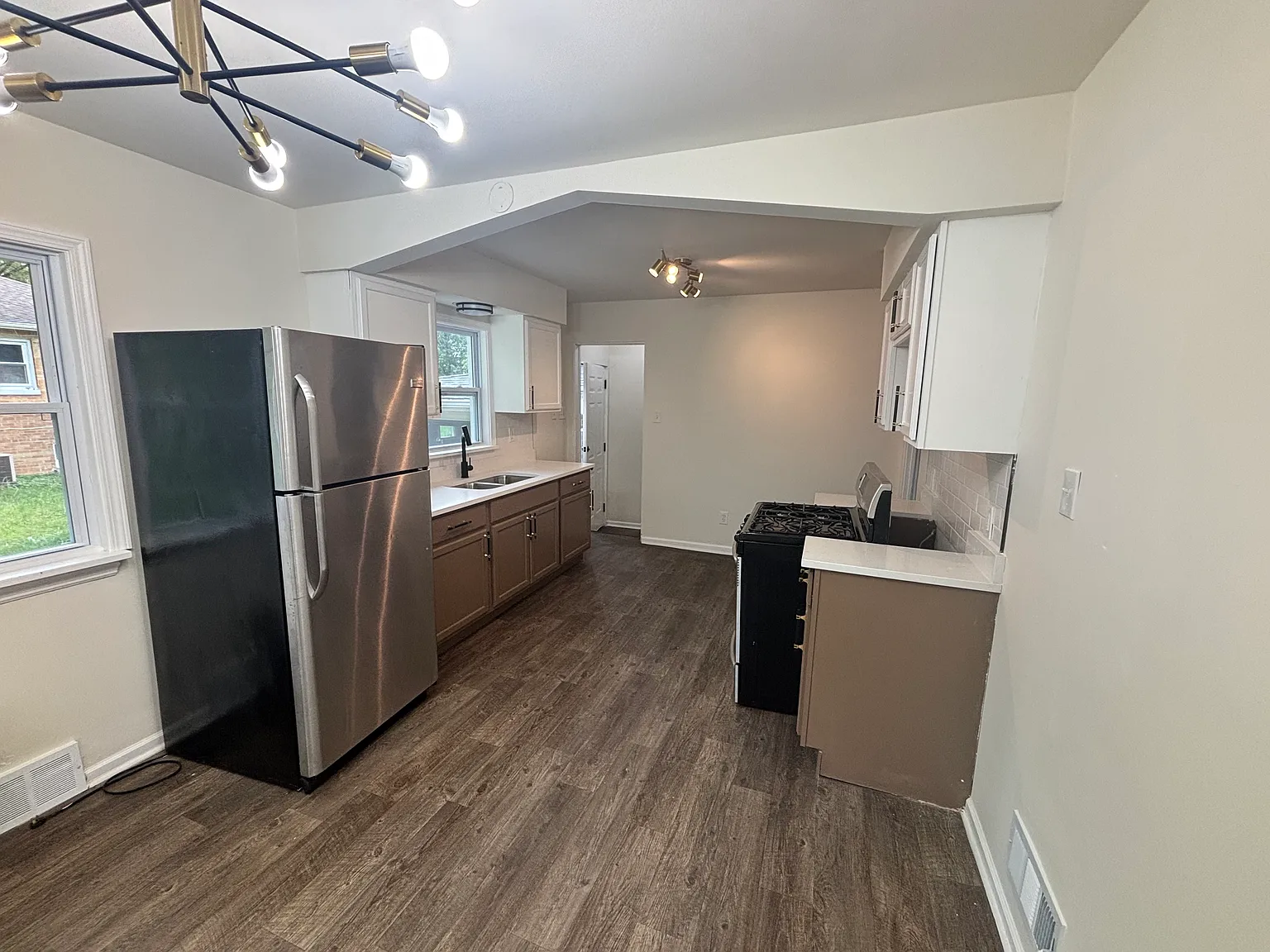 4 bed, 1940 sqft, $2,250 — Photo 3