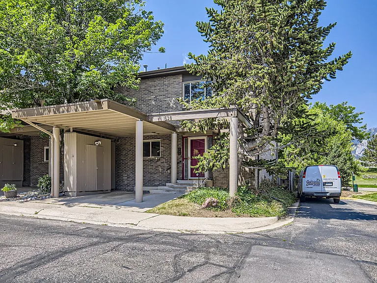 1538 Chambers Dr — Photo 3