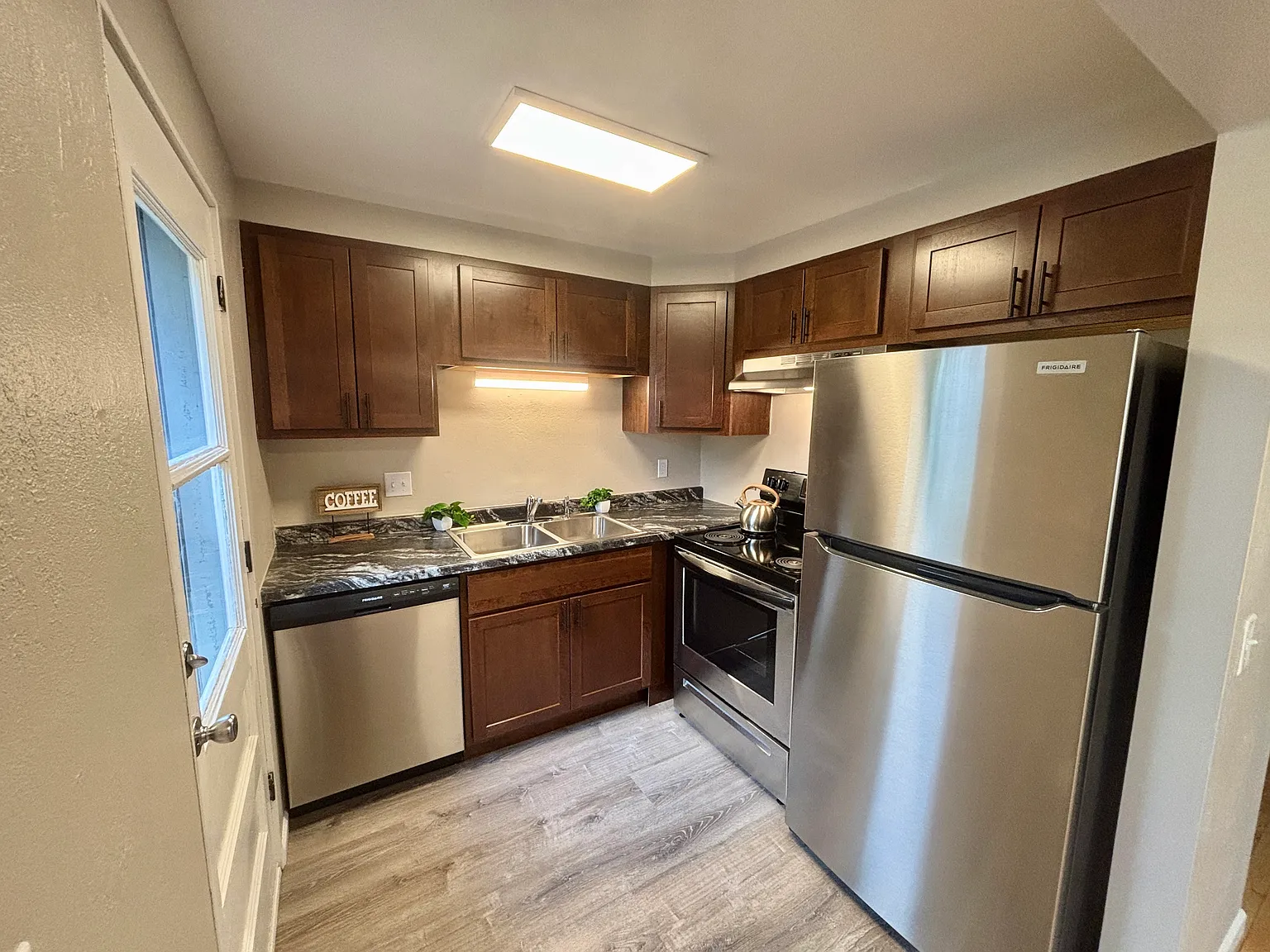2 bed, 750 sqft, $1,295 — Photo 3