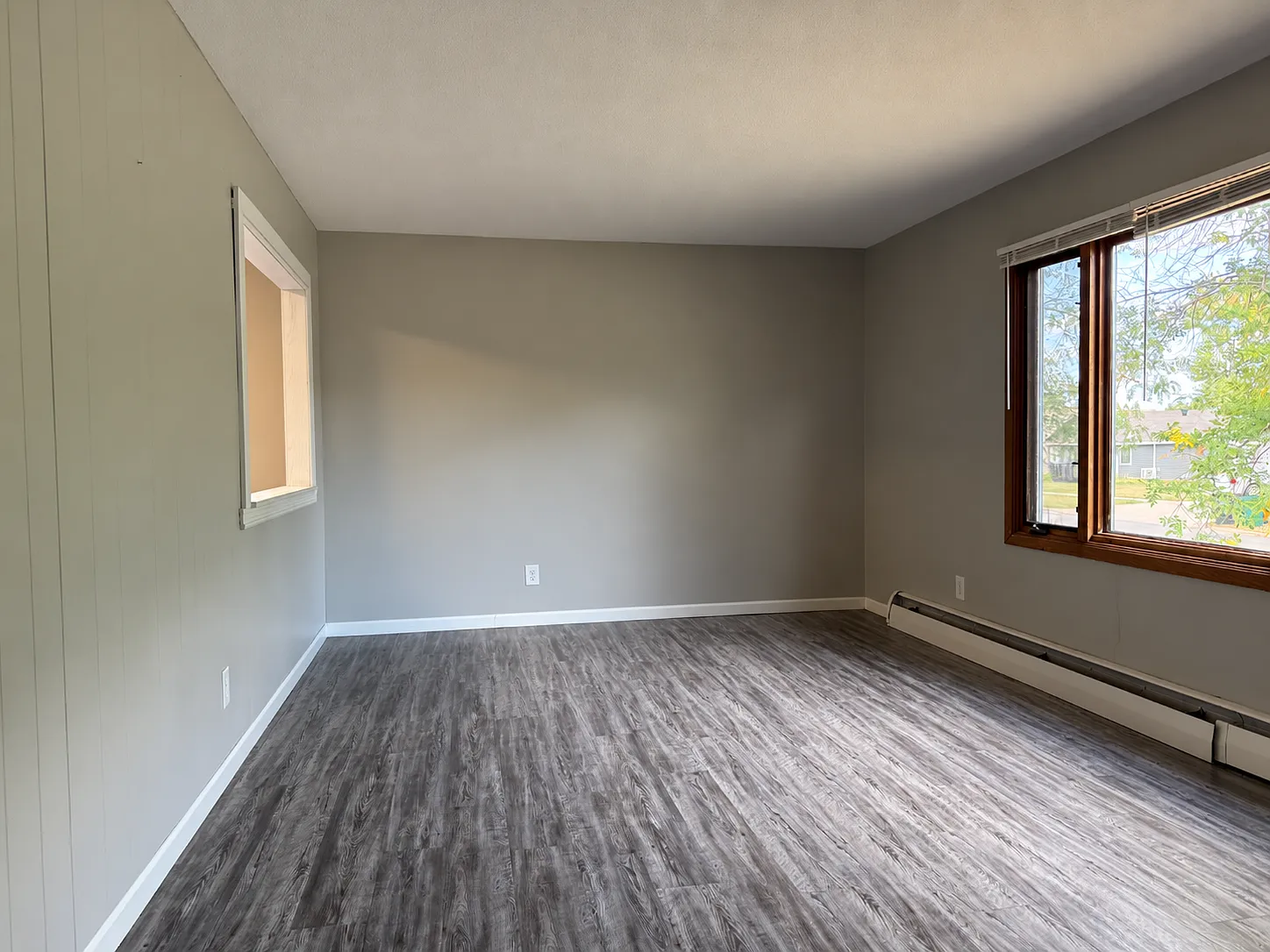 3 bed, 1.0 bath, 1064 sqft, $1,350 — Photo 2