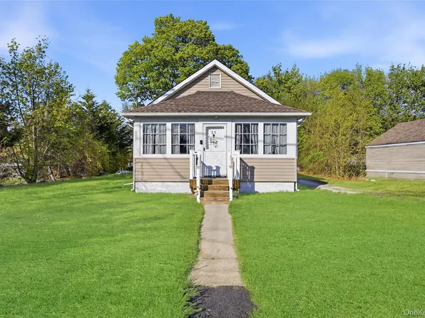 25 Lamport Avenue, Port Jefferson Station, NY 11776