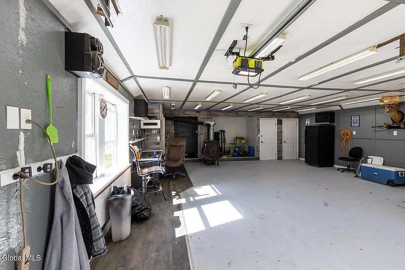 3rd image of 1491 Eaton Corners Road