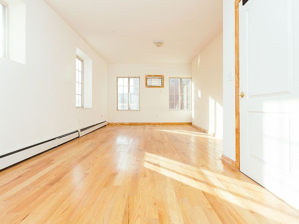 1st image of 104 Jefferson St #2