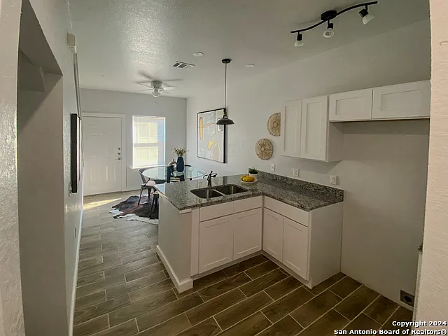 2 bed, 1.0 bath, 1068 sqft, $1,295 — Photo 3