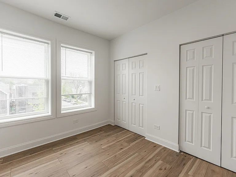2101 N Hamlin Ave #3F — Photo 7