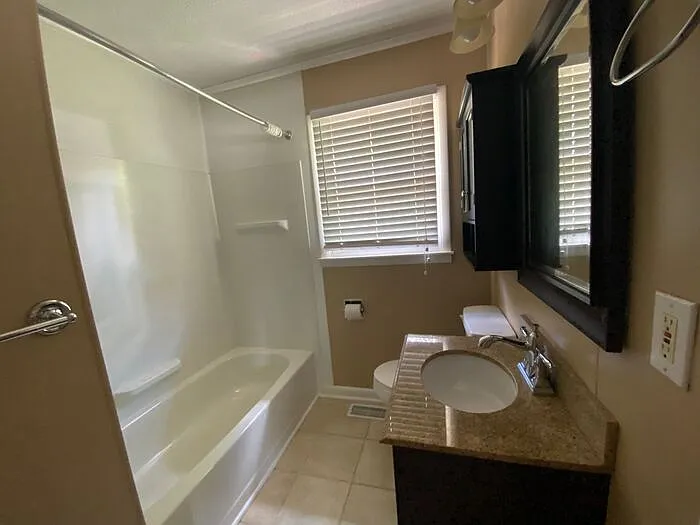 512 Clift Dr — Photo 16