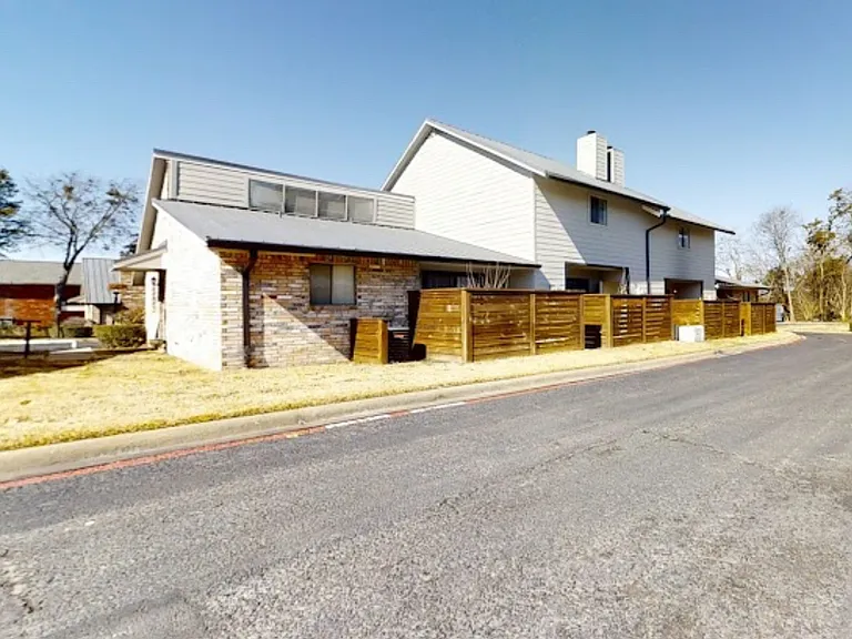 3000 Webb Ave — Photo 3