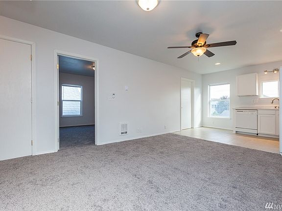 3rd image of 927 S Grant Ave #B