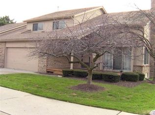 37434 N Laurel Park Dr, Livonia, MI 48152