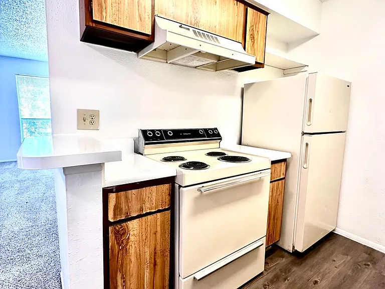 Ashley Crest — Photo 45
