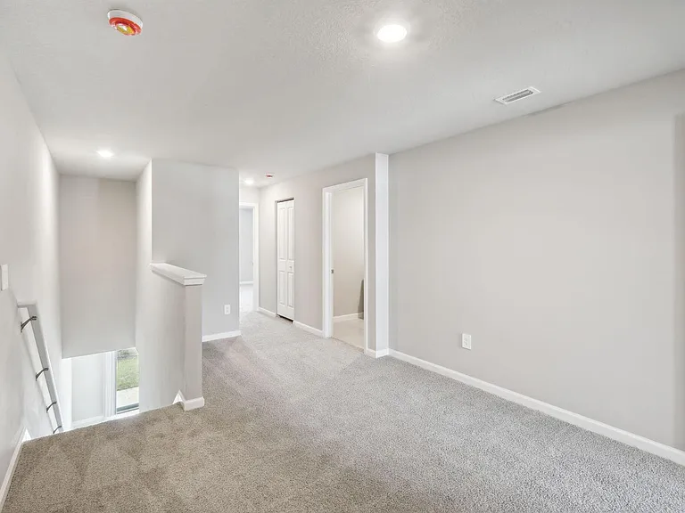 423 Salisbury Cir — Photo 11