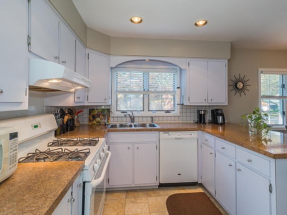 3rd image of 1 Glenmark Ln