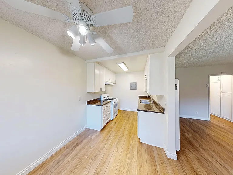 6001 Fulton Ave #12 — Photo 5