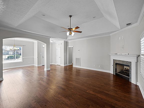 3rd image of 31 Arbor Oak Dr