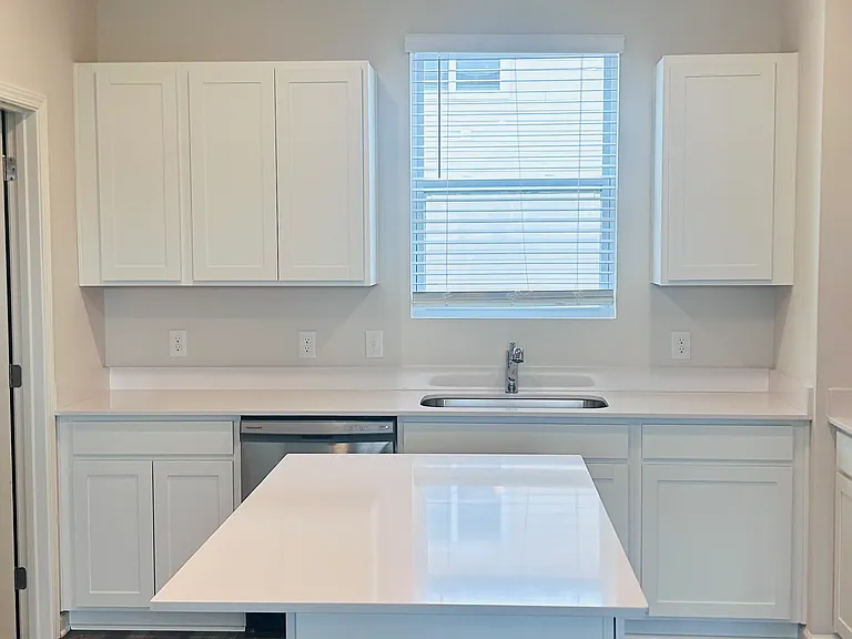 806 Taylor St — Photo 3