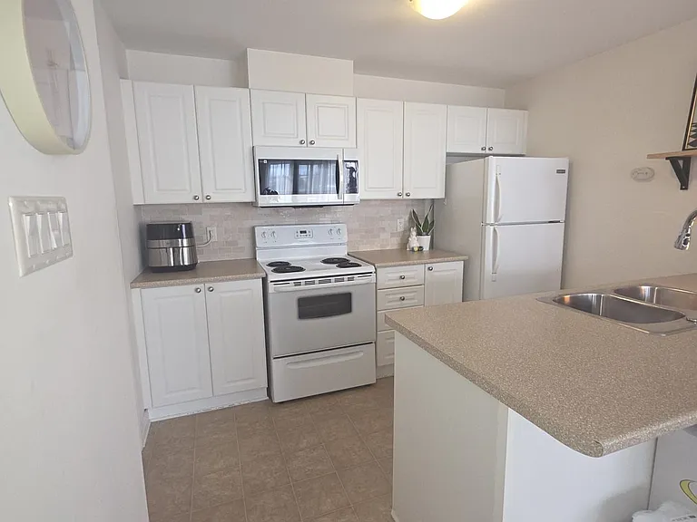 1103 Stittsville Main St #L — Photo 8