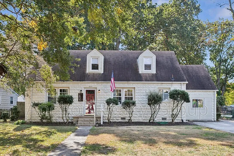 4 bed, 2.5 bath, 2878 sqft, $4,000 — Photo 2