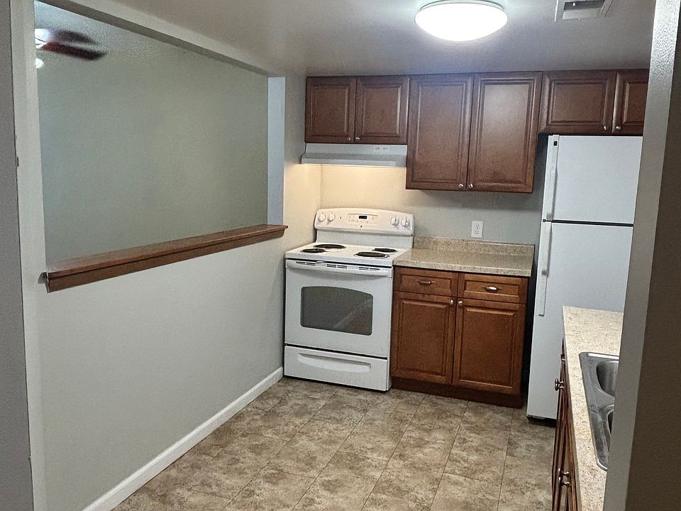 1st image of 1407 Woodlawn Dr APT 5
