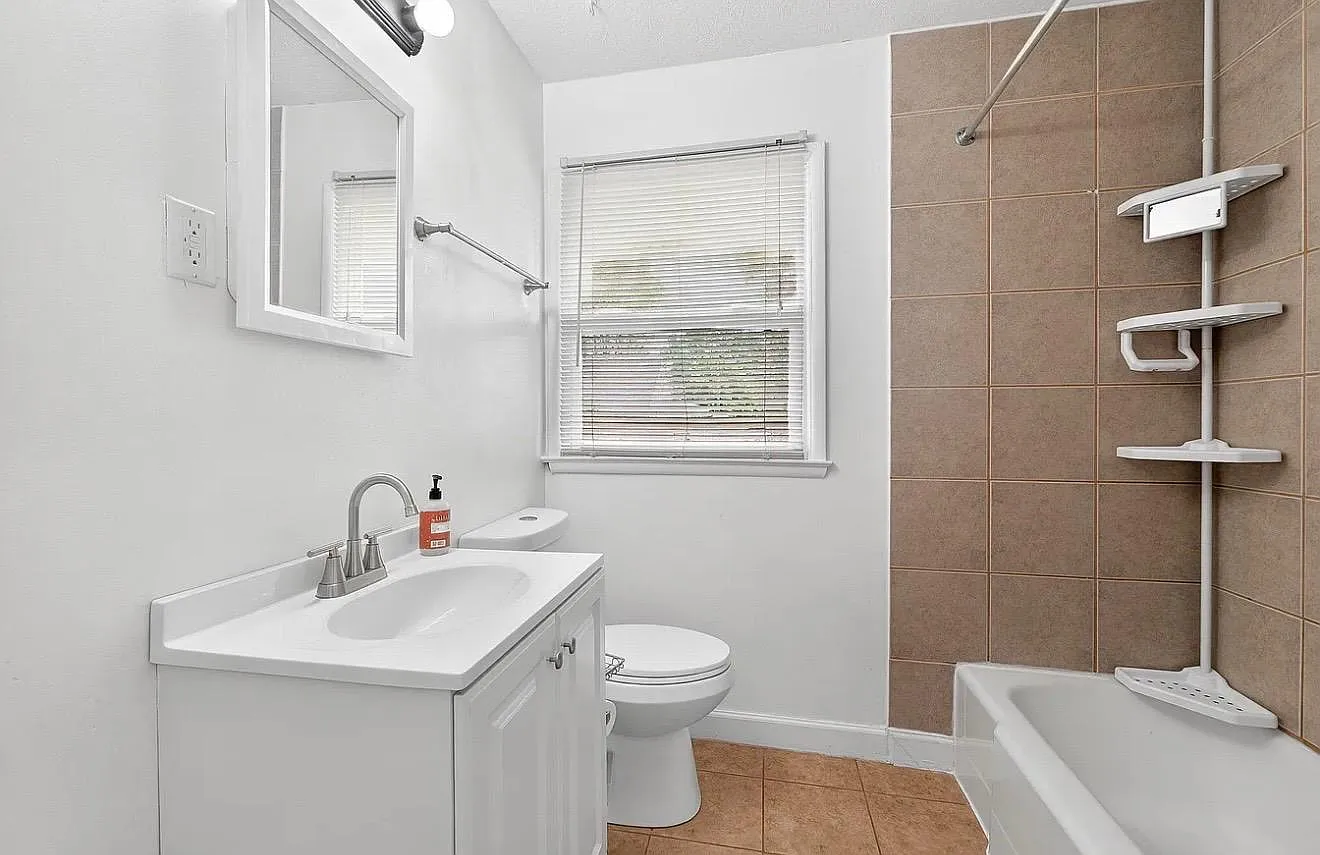 3 bed, 1000 sqft, $1,750 — Photo 3