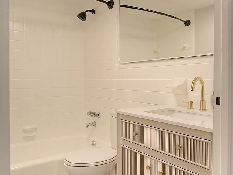 2540 Madison Rd #7 — Photo 18
