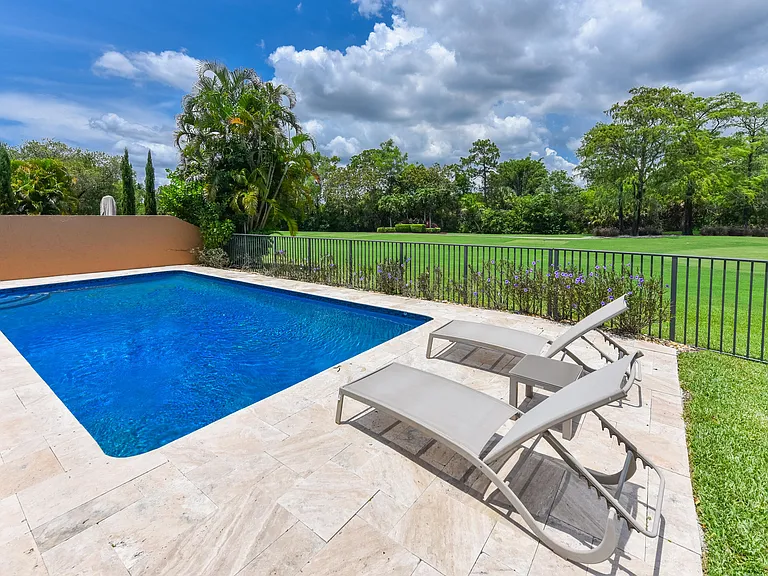 11204 Clover Leaf Cir — Photo 37