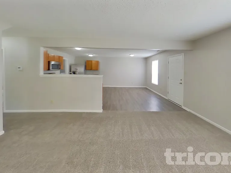 10904 Wymm Ln — Photo 2