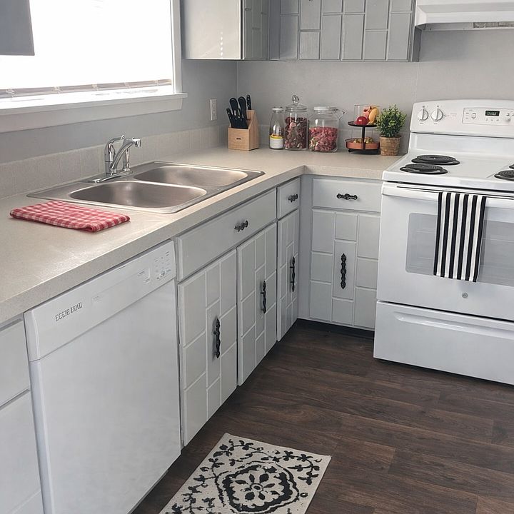 1st image of 1000 S Woodlawn St #101