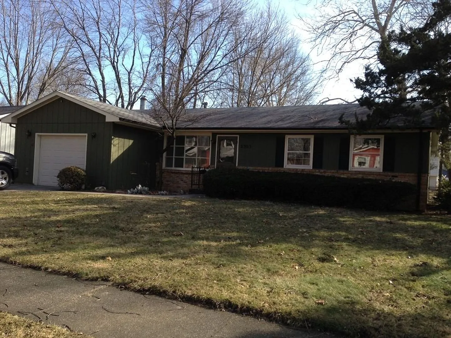 Spacious 3Bed/2Bath — Photo 4