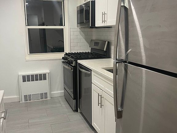 3rd image of 135-24 Hoover Ave APT 6D