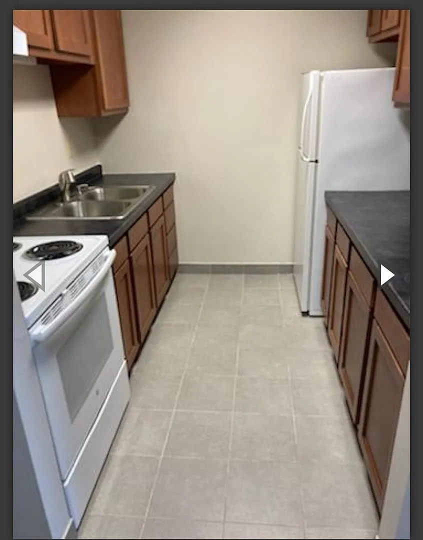 111 7th St N - Mora Apartments — Photo 4