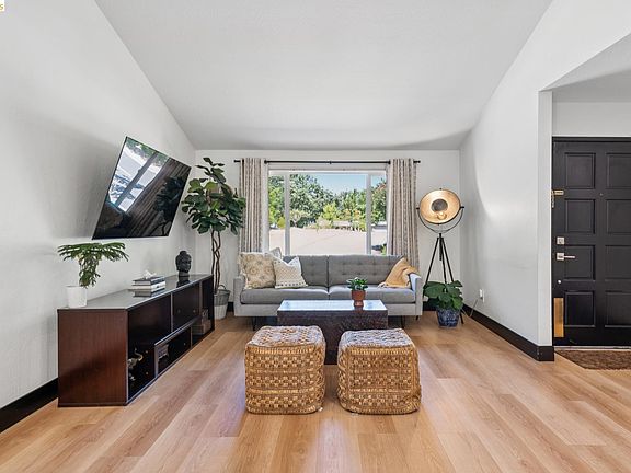 3rd image of 3093 Diablo View Rd