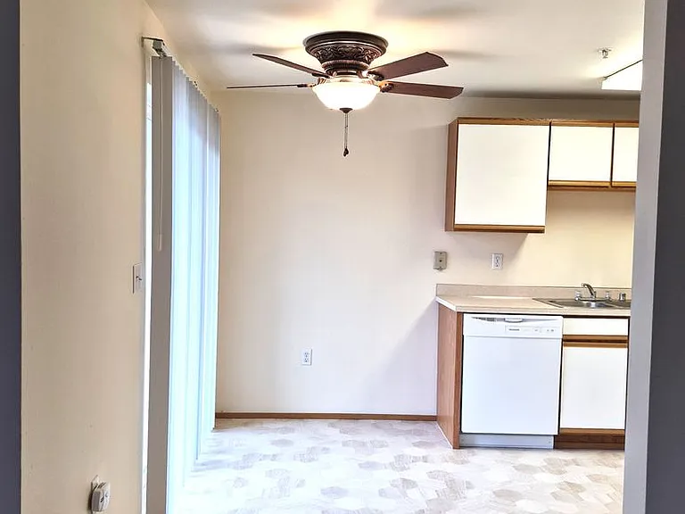 9006 Main St E — Photo 17