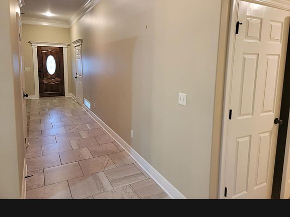 3rd image of 211 NW Lindsey Ln