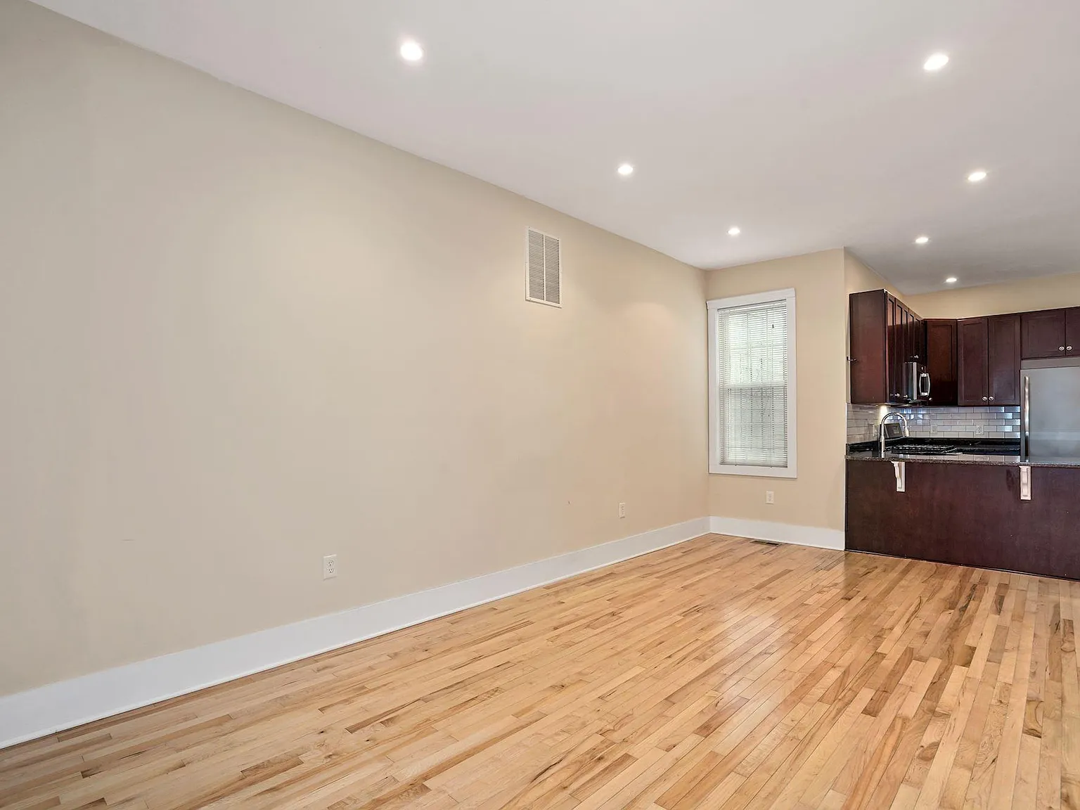 3 bed, $2,950 — Photo 2