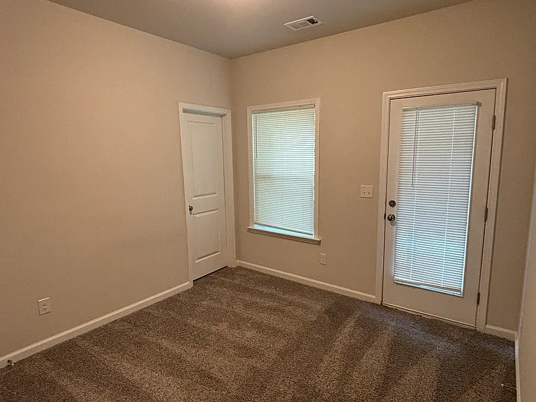 3735 Davis Cir — Photo 19