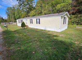 606 Cow Creek Rd, Hurricane, WV 25526