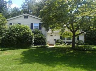 22 Applewood Dr, Easton, PA 18045