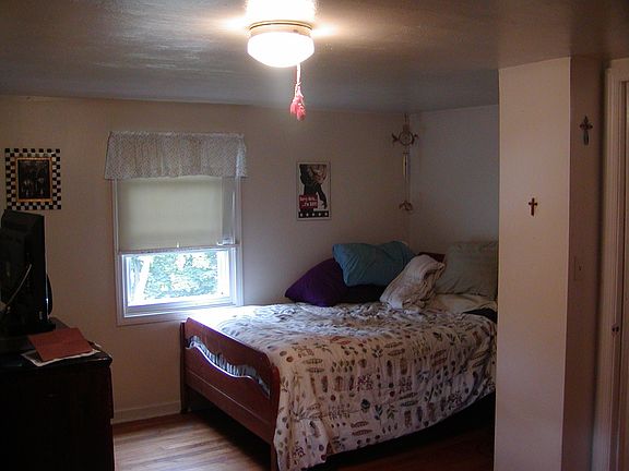 4th image of 214 Dixon Dr