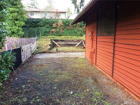 4th image of 7015 Sunset Ave NE
