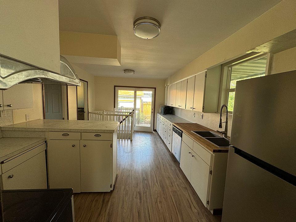 Kitchen upper level
